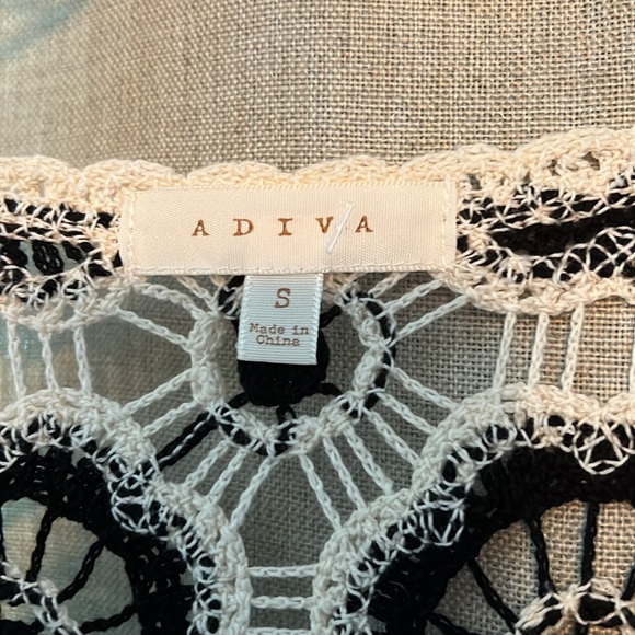 NWOT Incredibly beautiful, beige, and cream, crochet top by Adiva size small - Picture 2 of 2